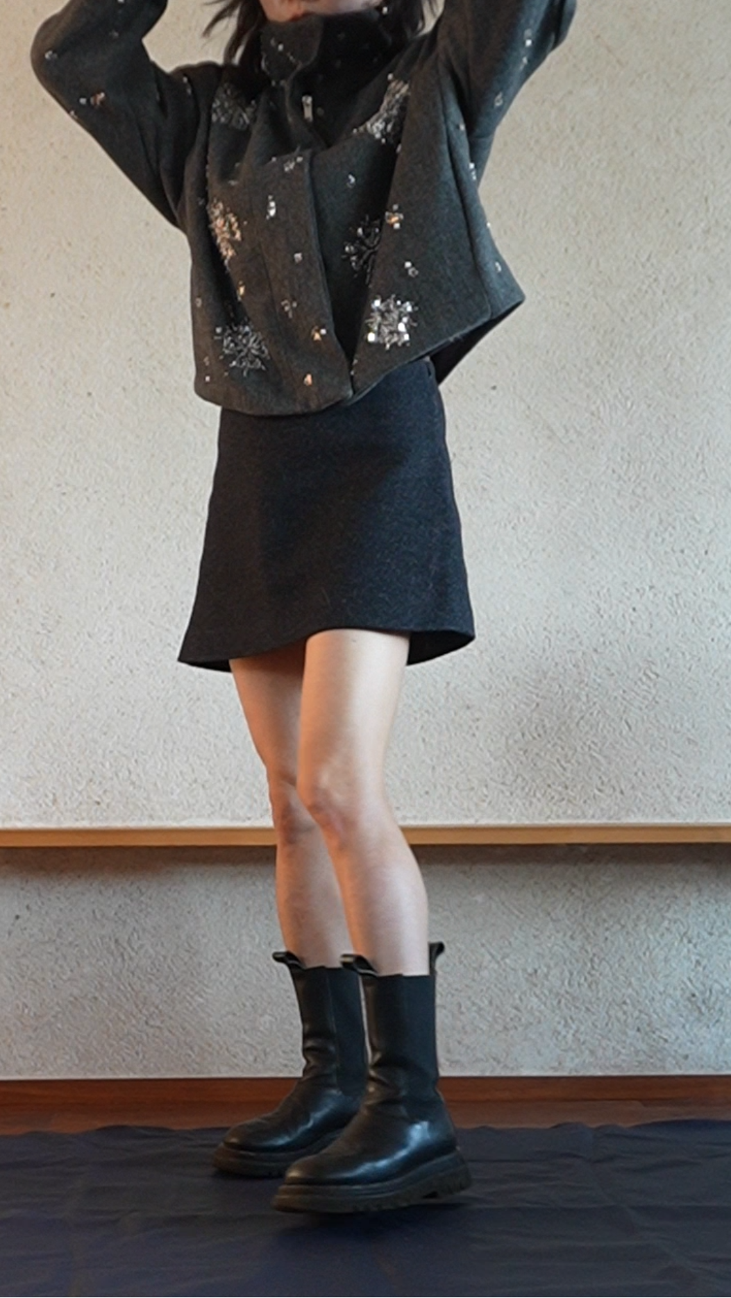 Beaded wool short jacket
