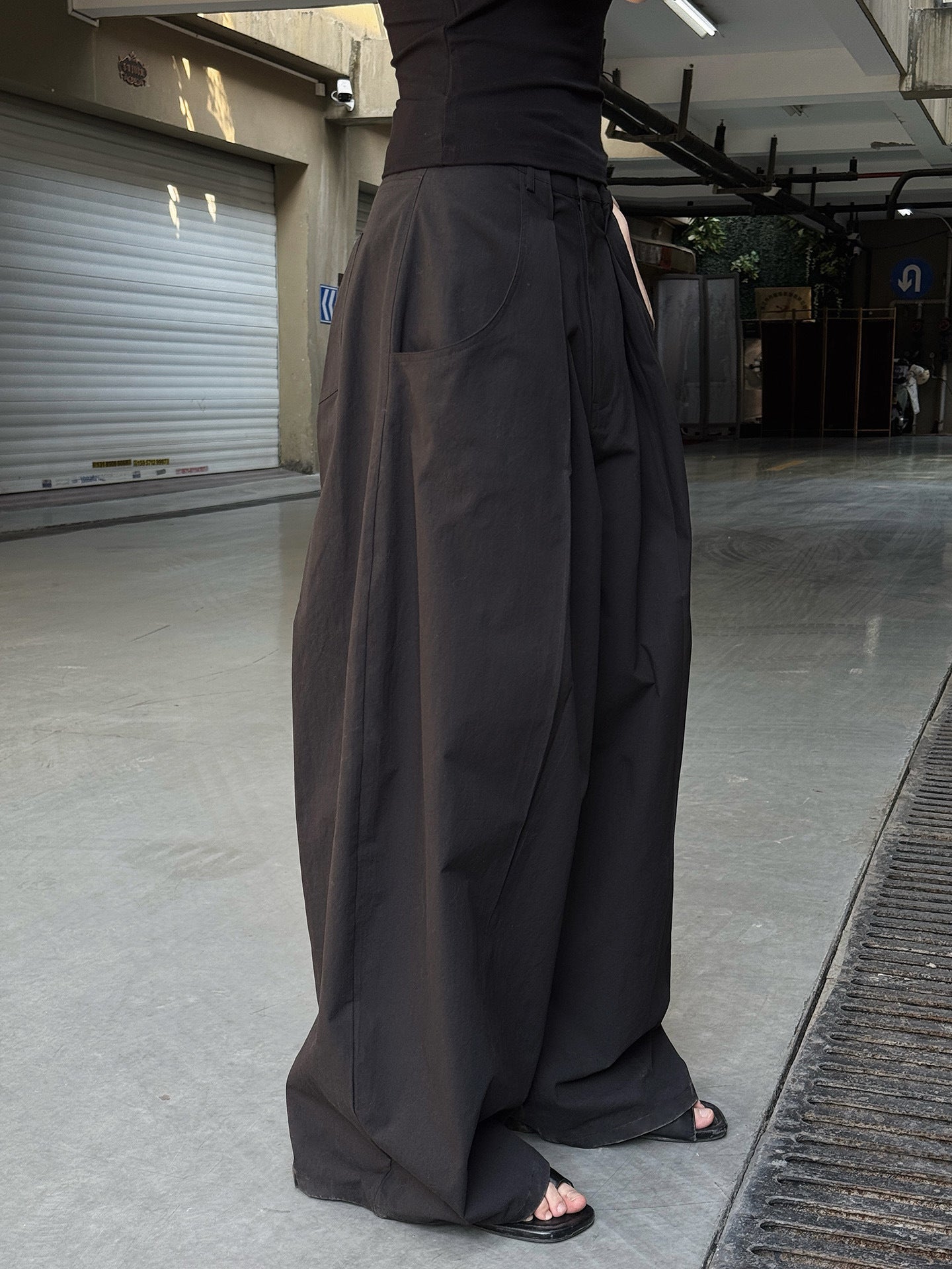 Ultra Wide High-Waist Tuck Pants