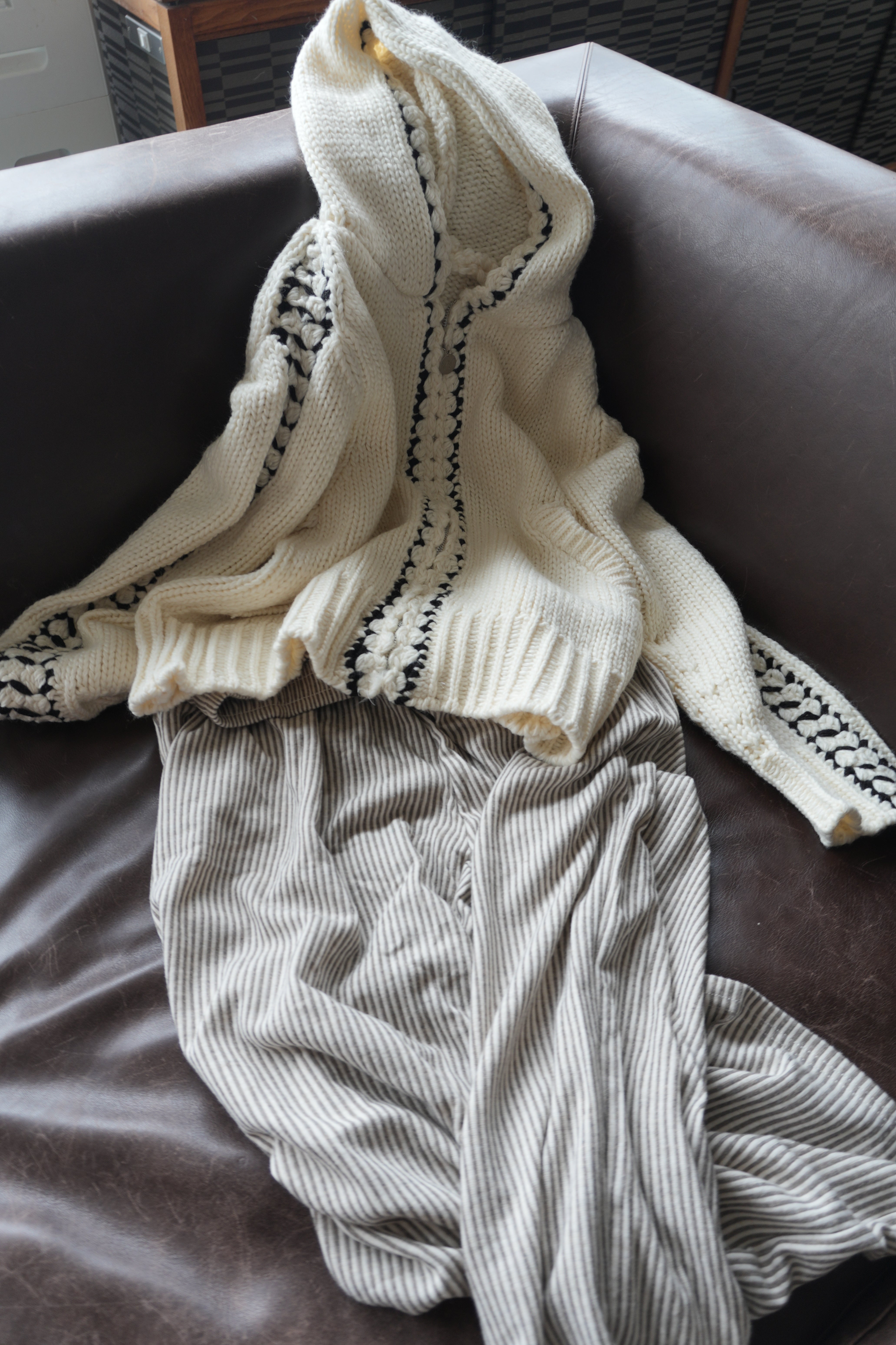 Cozy stich hood knit