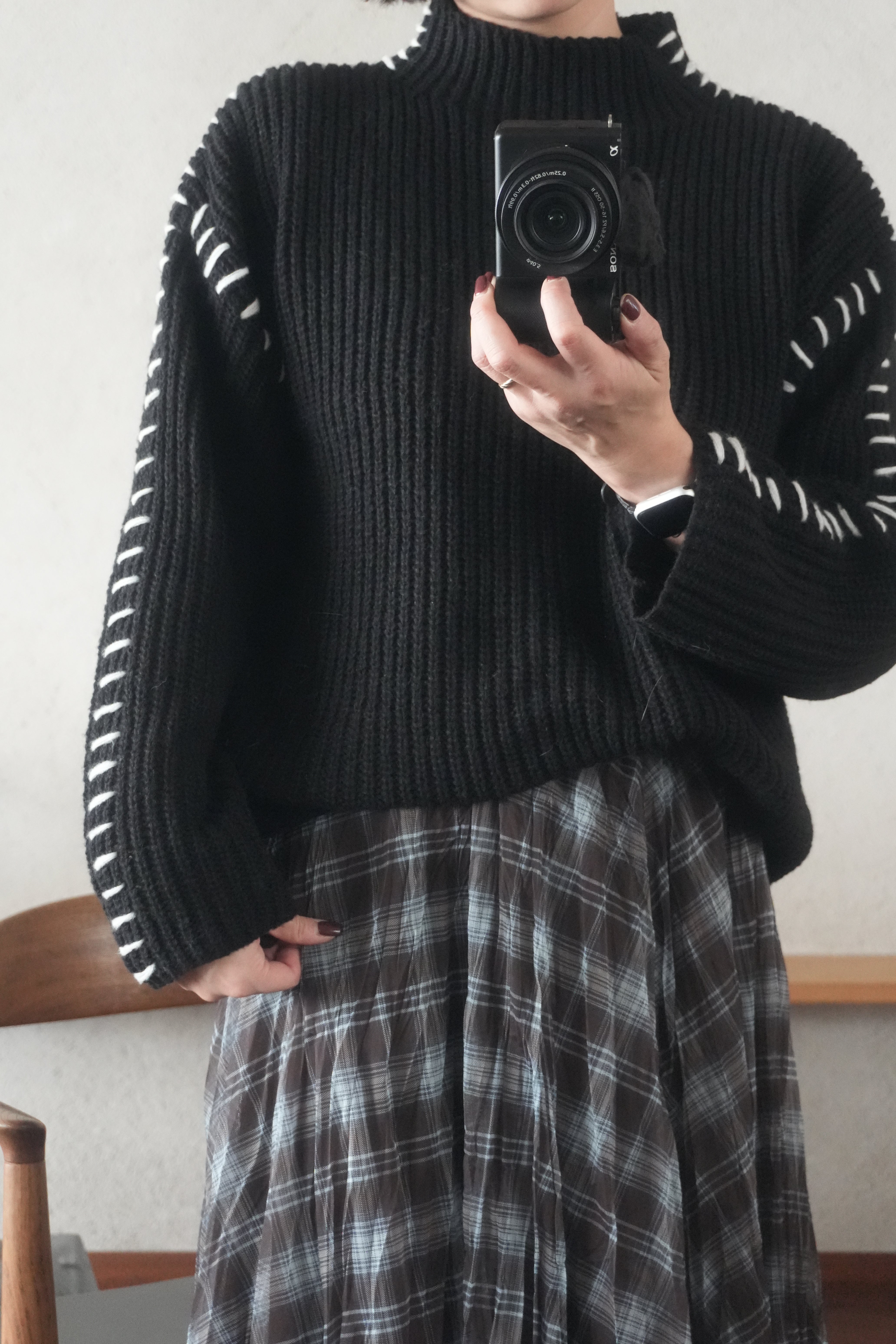 Contrast Stitch Knit Pullover