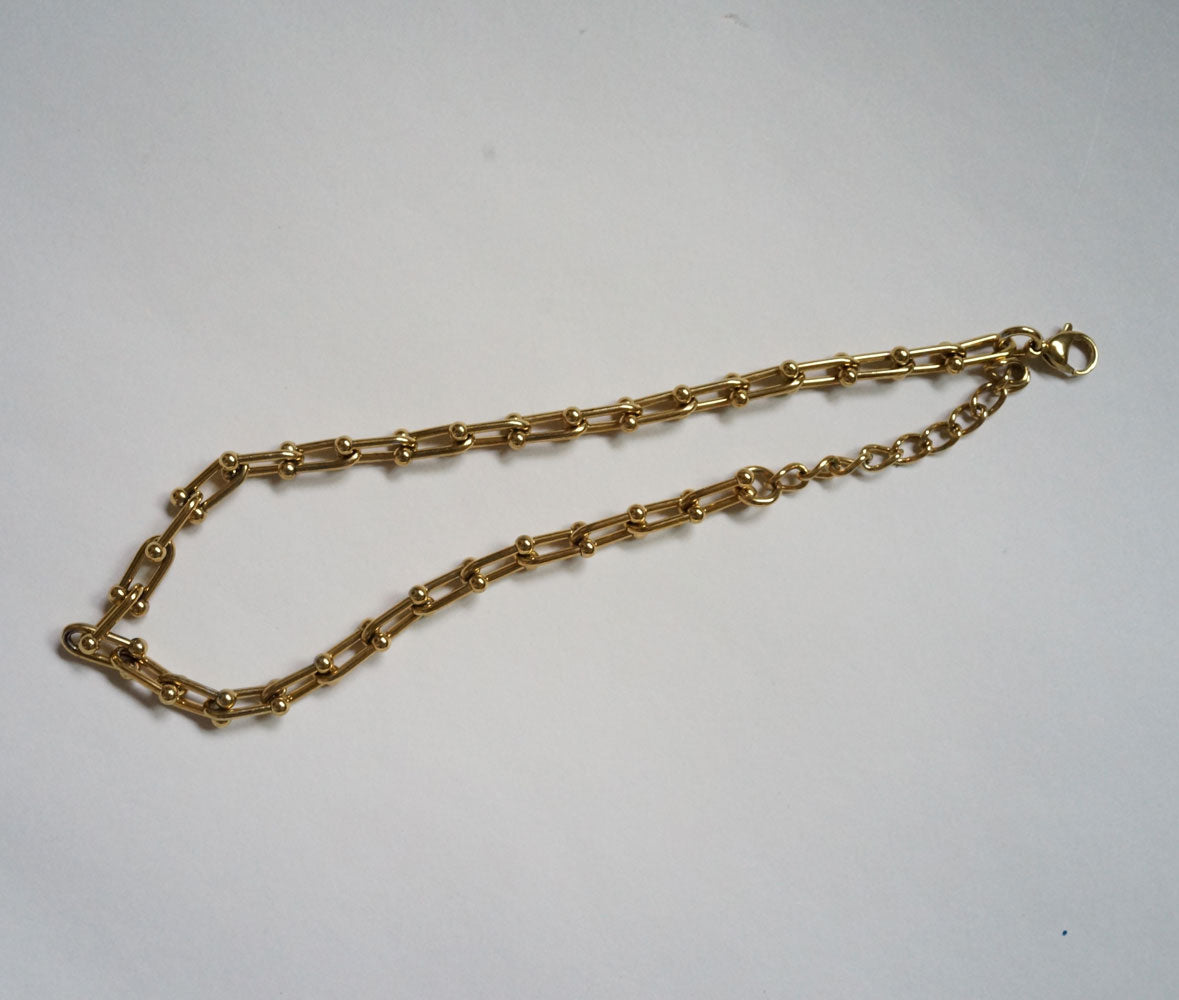 The uniform necklace