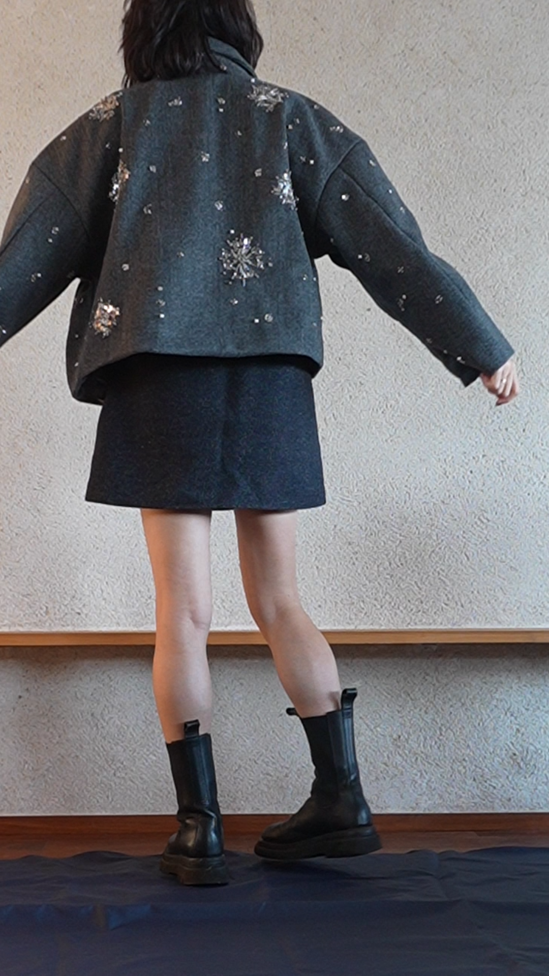 Beaded wool short jacket
