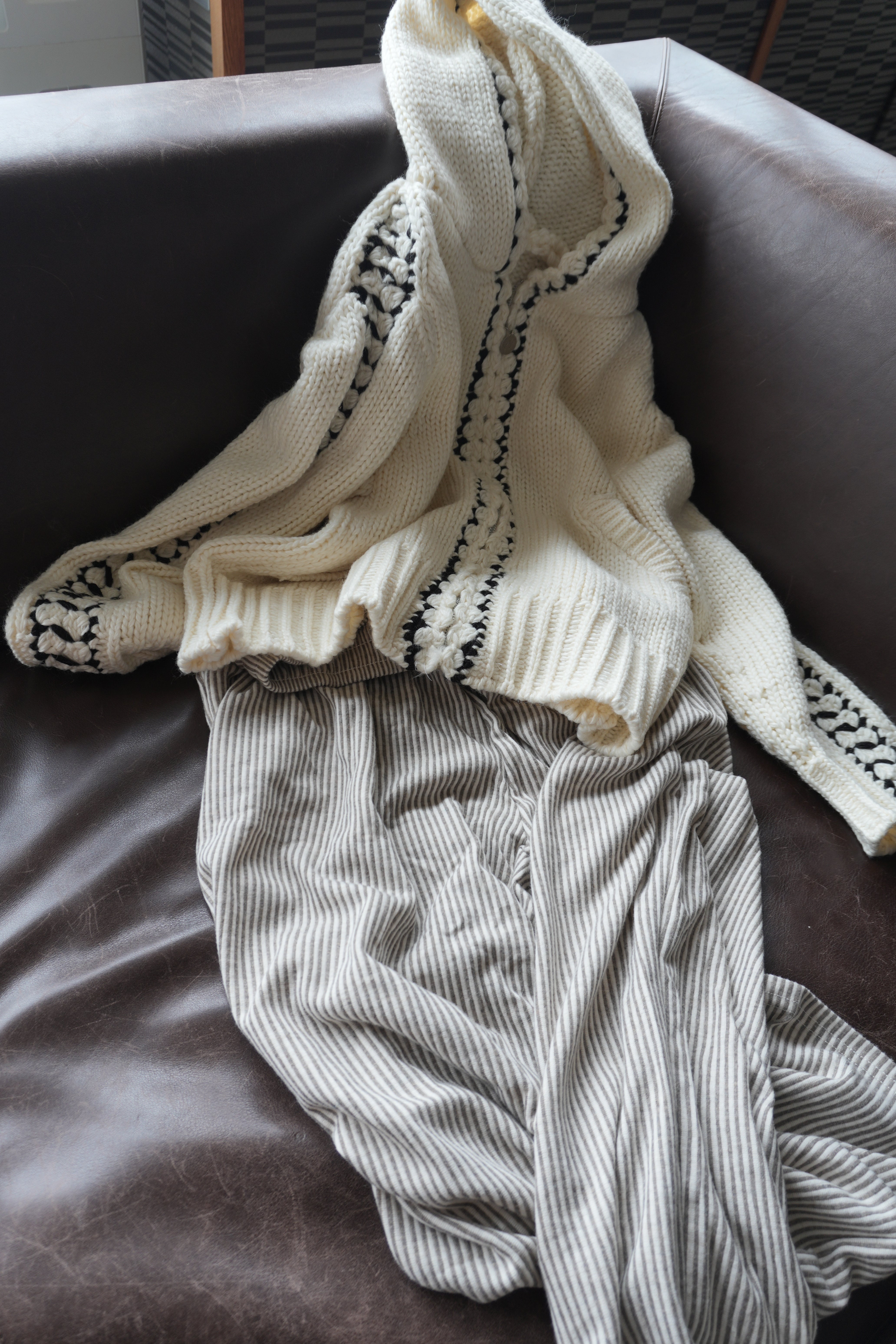 Cozy stich hood knit
