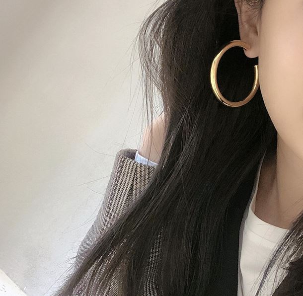 Simple hoop pierce