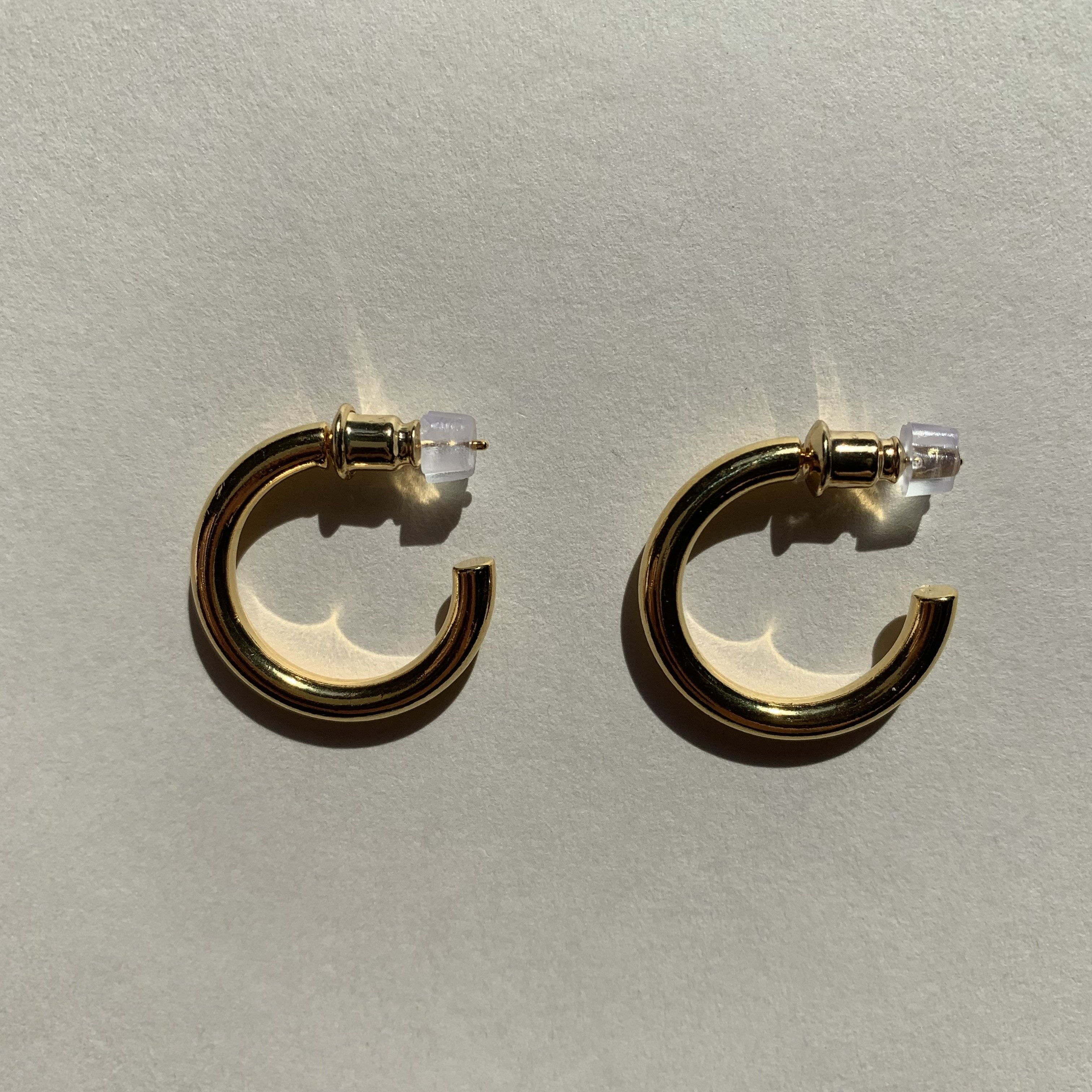 Simple hoop pierce