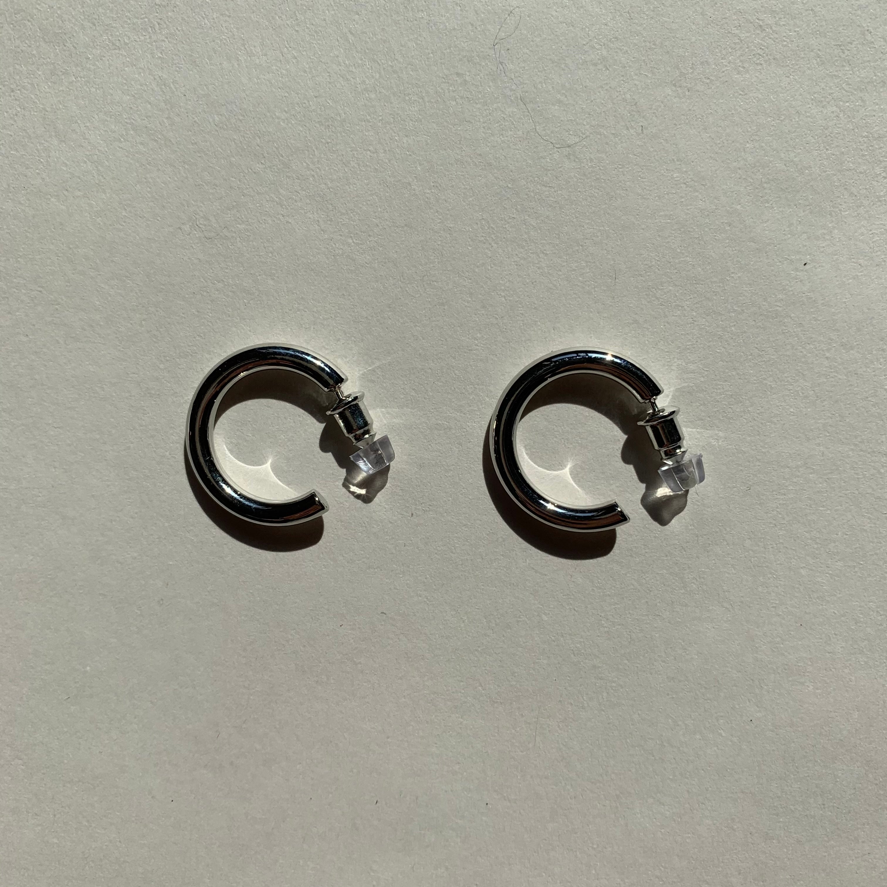 Simple hoop pierce