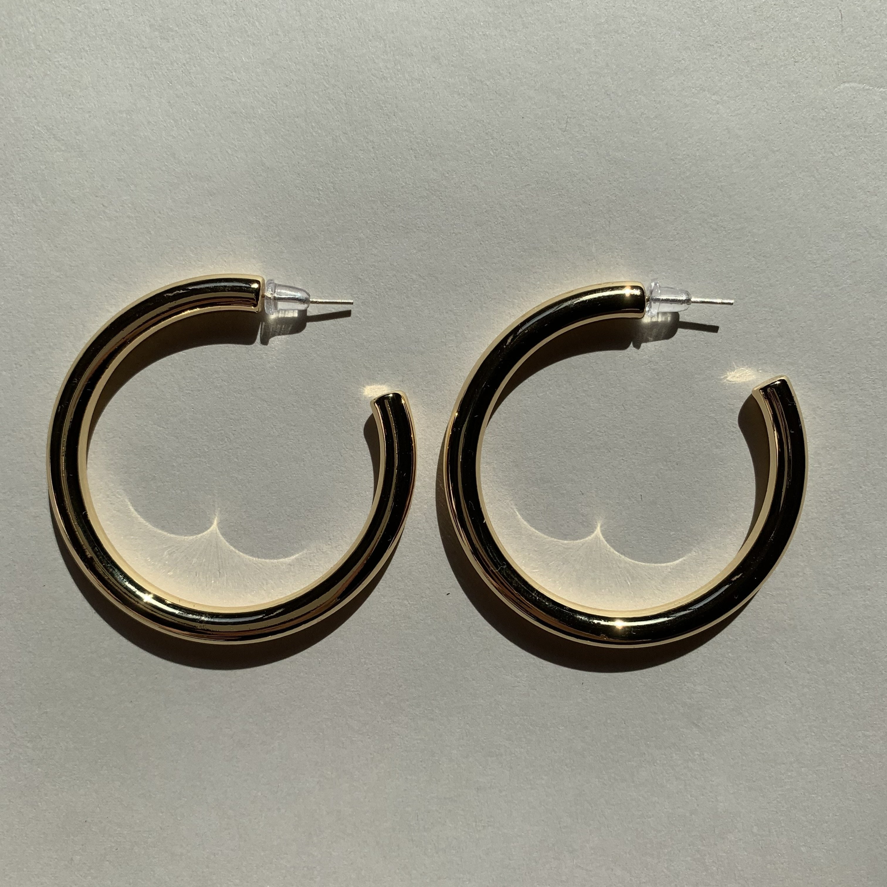 Simple hoop pierce
